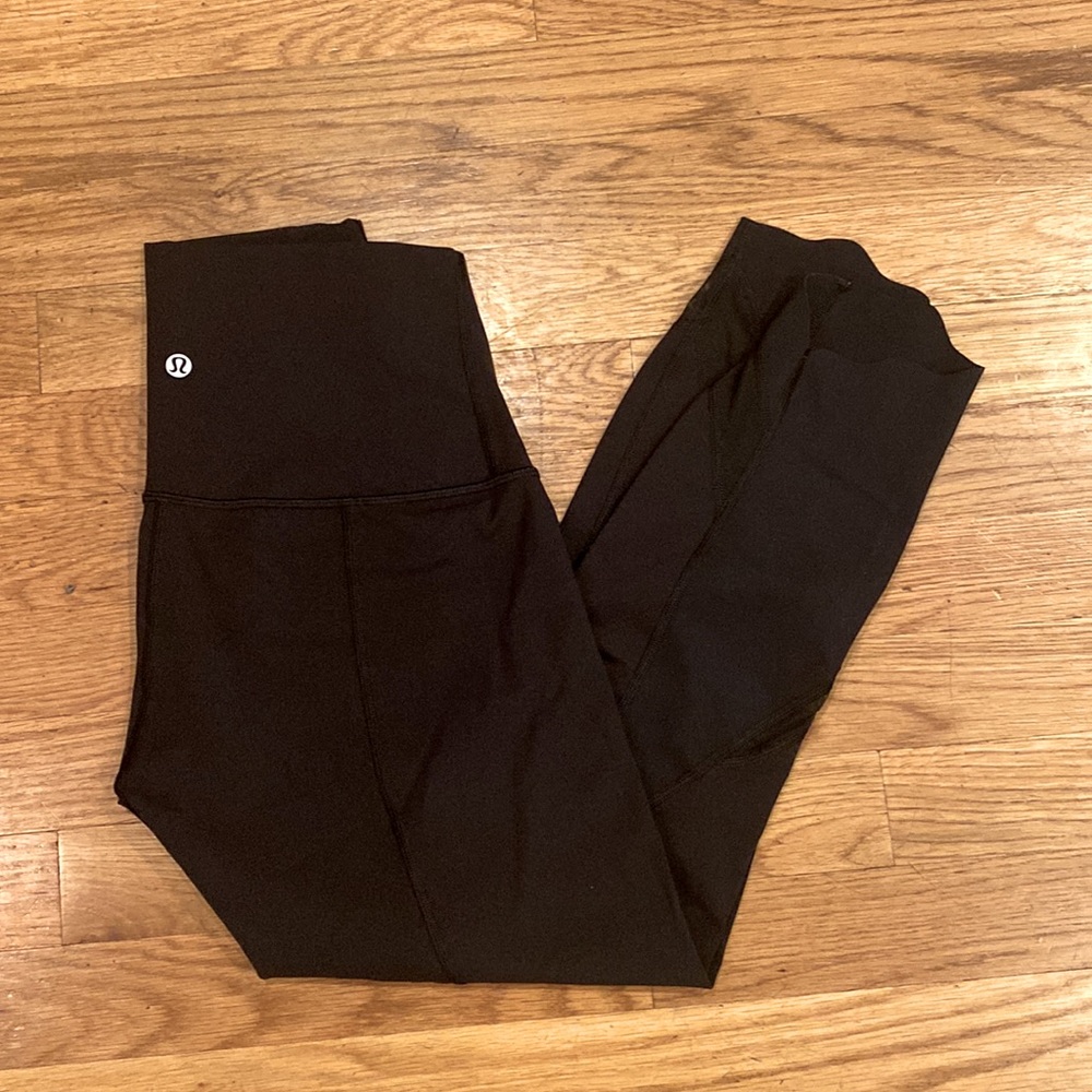 Wunder Under Scalloped Hem High-Rise Crop 23"